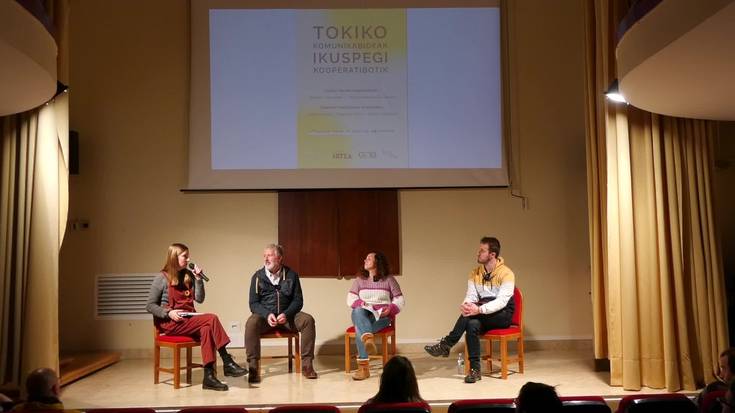 Biziola kooperatibak antolatuta “Tokiko komunikabideak ikuspegi kooperatibotik” mahai-ingurua egin zen atzo Maizpiden